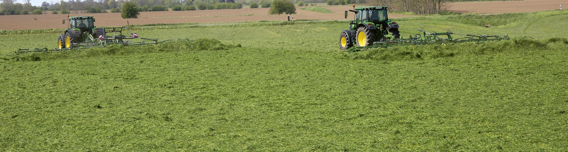 Przetrząsacze KRONE KW / KWT podczas pracy